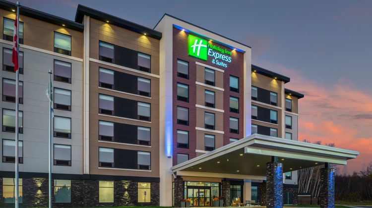 Holiday Inn Express & Suites Moncton Exterior
