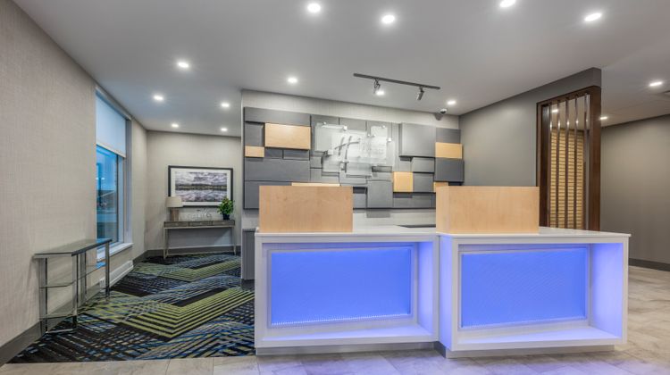 Holiday Inn Express & Suites Moncton Lobby