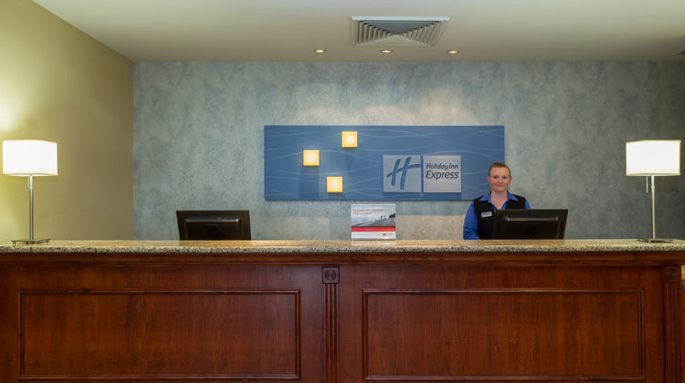 Holiday Inn Express & Suites Sebring Lobby