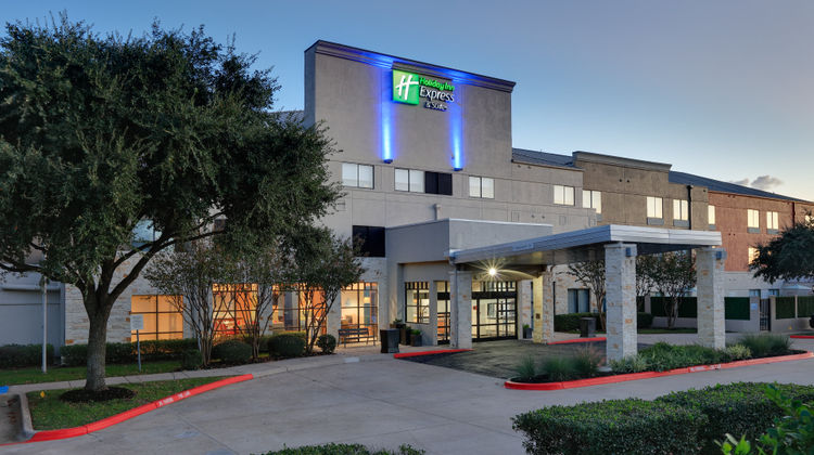Holiday Inn Express & Suites Austin Exterior