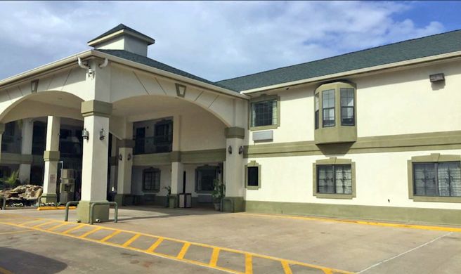 Scottish Inn Houston Six Flags Exterior
