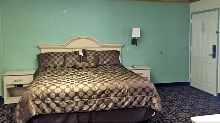 Scottish Inn Houston Six Flags Room