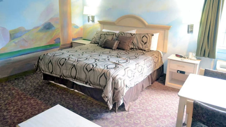 Scottish Inn Houston Six Flags Room
