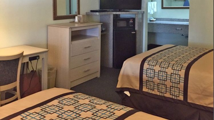 Scottish Inn Houston Six Flags Room