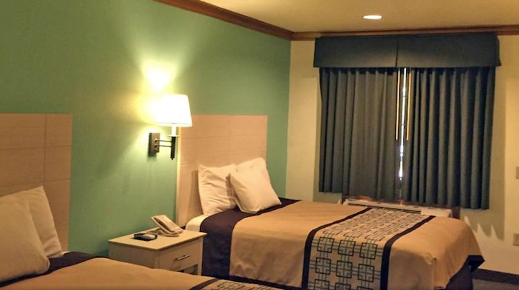 Scottish Inn Houston Six Flags Room