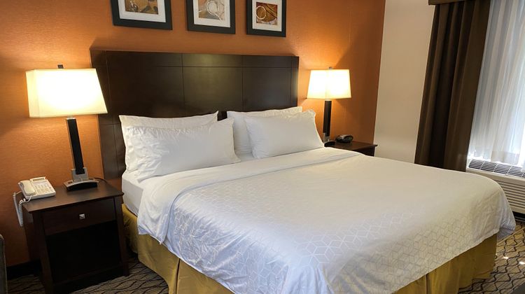 Holiday Inn Express & Sts Danbury Room