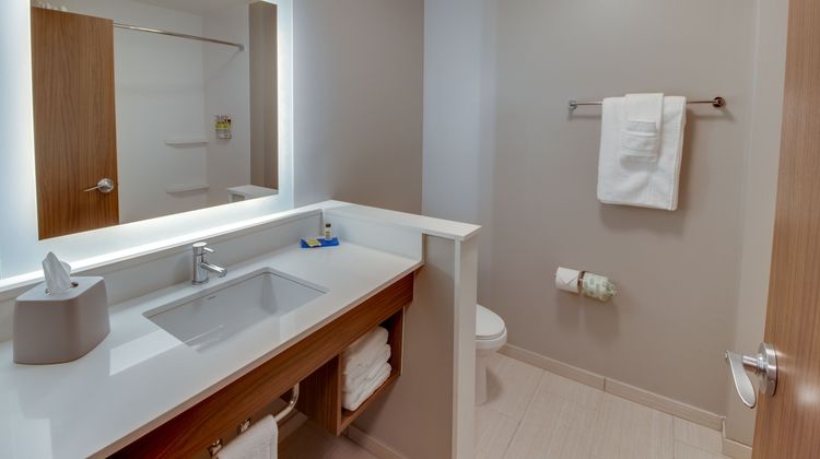 Holiday Inn Express & Suites Union City Room