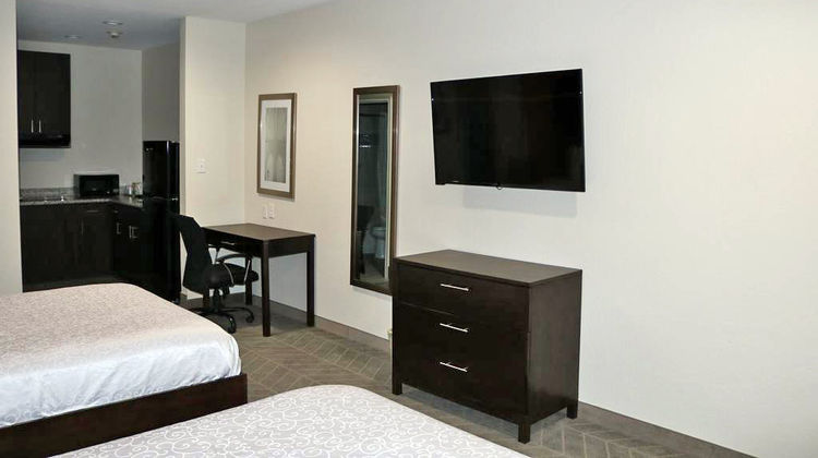 Scottish Inns & Suites Room