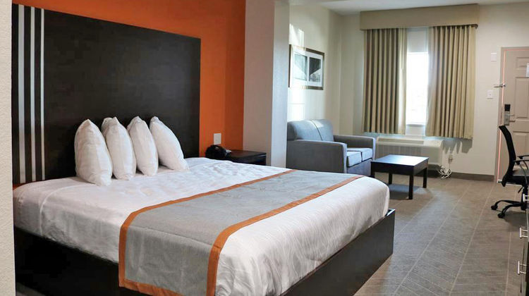 Scottish Inns & Suites Room