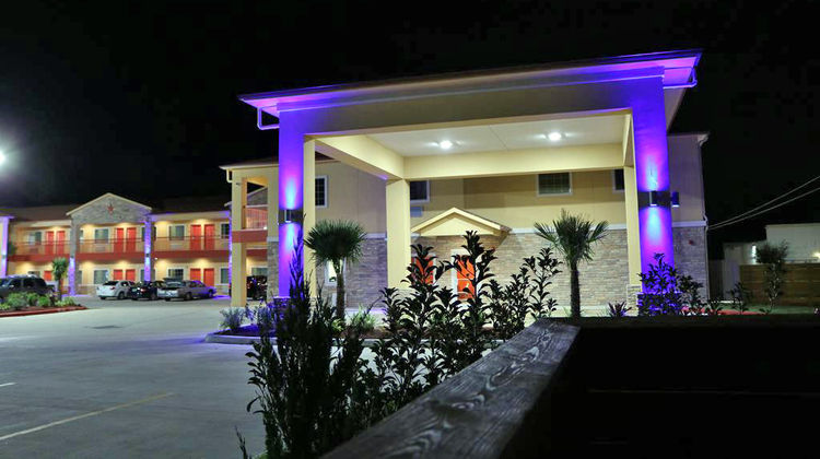 Scottish Inns & Suites Exterior