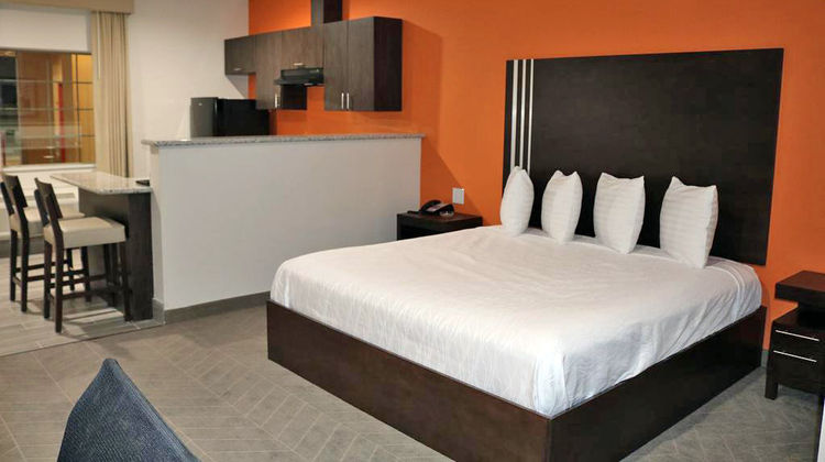 Scottish Inns & Suites Room