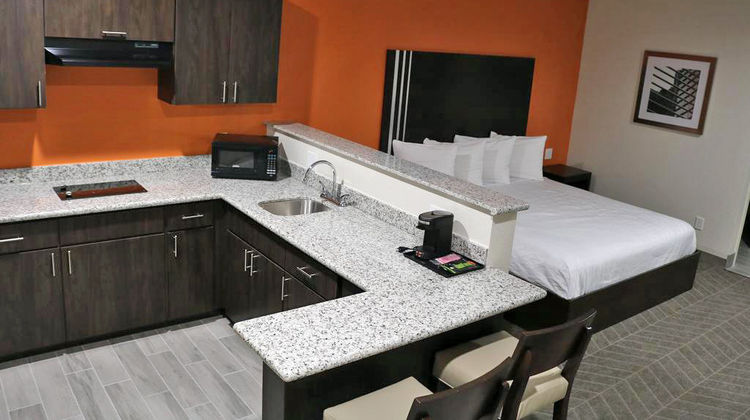 Scottish Inns & Suites Room