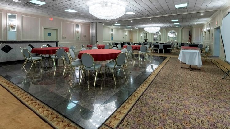 Red Roof PLUS+ Woodbridge - Carteret Room
