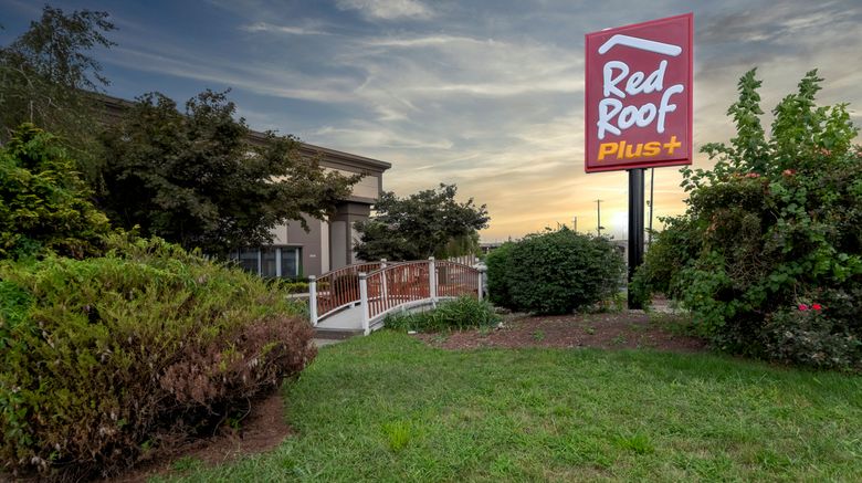 <b>Red Roof PLUS+ Woodbridge - Carteret Exterior</b>. Images powered by <a href="https://www.leonardoworldwide.com/" title="Leonardo Worldwide" target="_blank">Leonardo</a>.