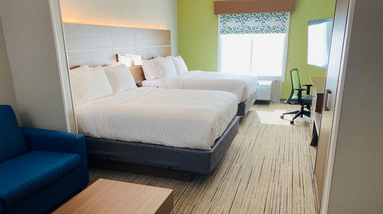 Holiday Inn Express & Suites Room