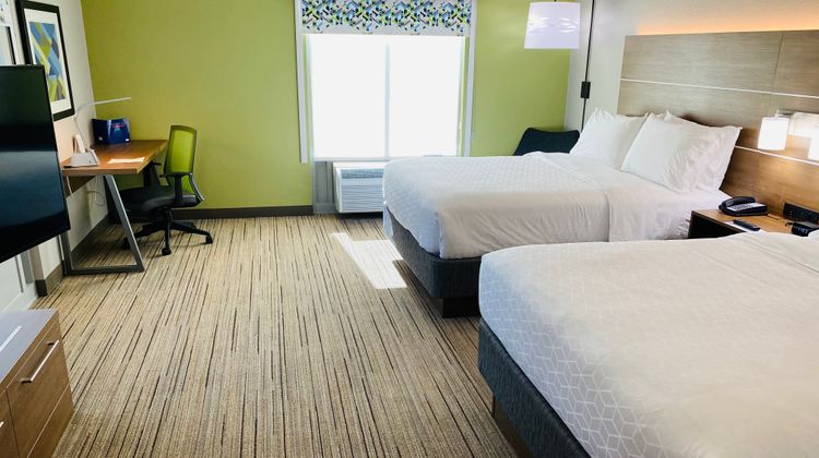 Holiday Inn Express & Suites Room