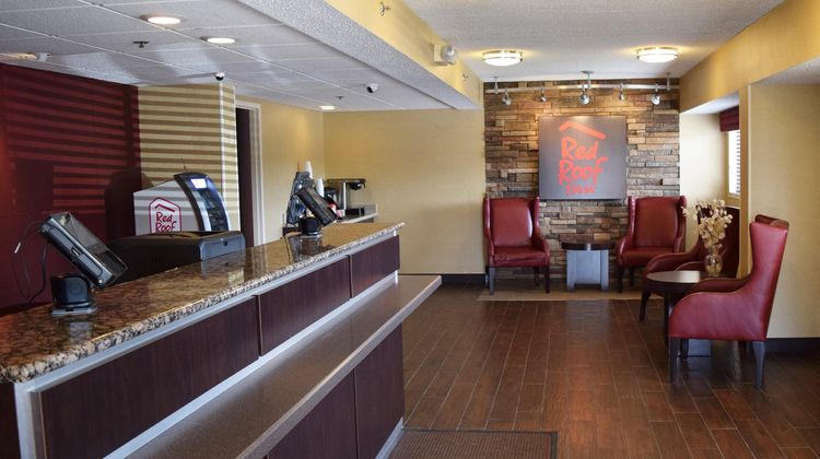 Red Roof Inn Syracuse Lobby