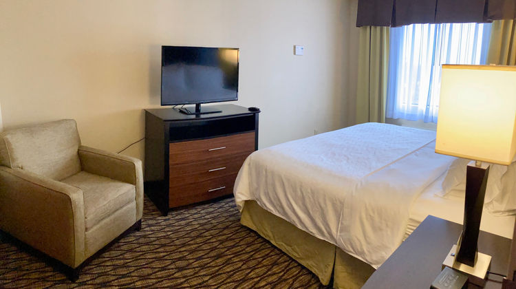 Holiday Inn Express & Suites Edmond Room