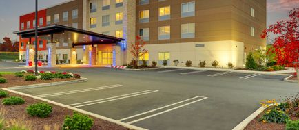 Holiday Inn Express & Suites Exterior