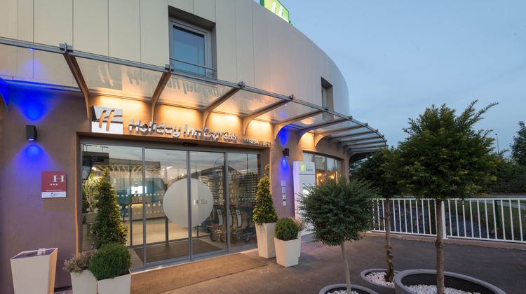 Holiday Inn Express Paris - Velizy Exterior