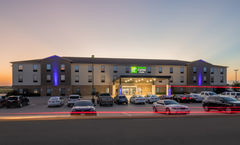 Holiday Inn Express & Suites N Waco Area