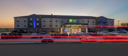 Holiday Inn Express & Suites N Waco Area Exterior