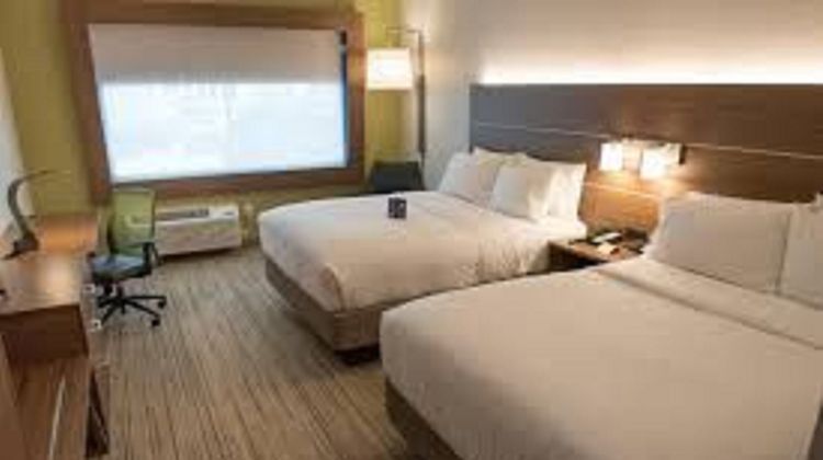 Holiday Inn Express McComb Room