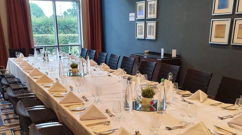 <b>Crowne Plaza London-Gatwick Airport Ballroom</b>. Images powered by <a href="https://www.leonardoworldwide.com/" title="Leonardo Worldwide" target="_blank">Leonardo</a>.