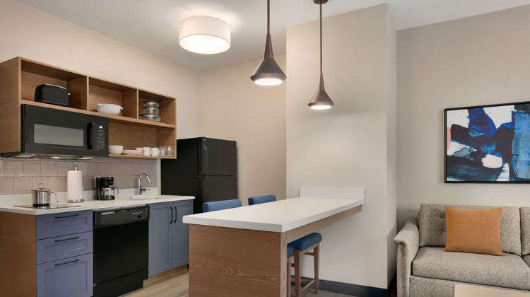 Candlewood Suites Springfield Suite