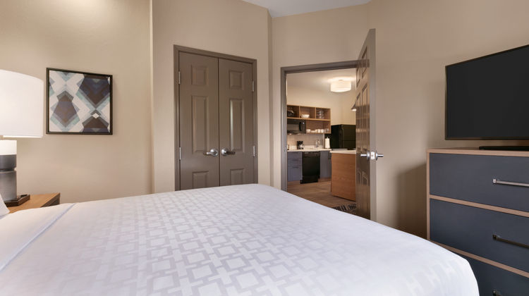 Candlewood Suites Springfield Suite