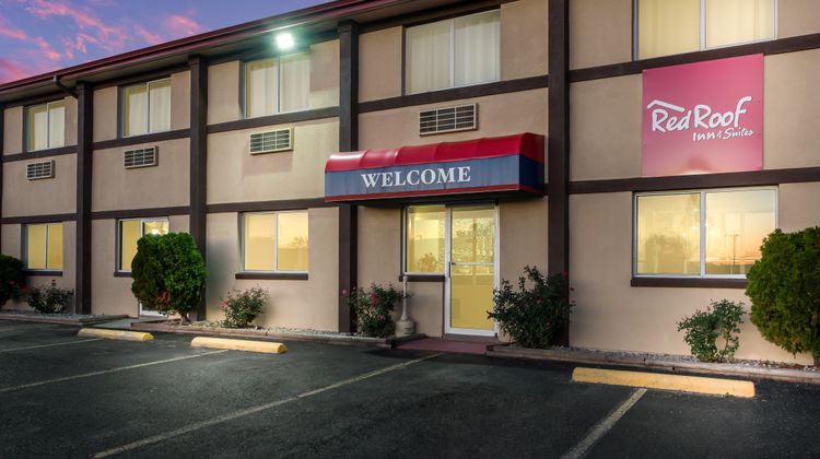 Red Roof Inn & Suites Wapakoneta Exterior