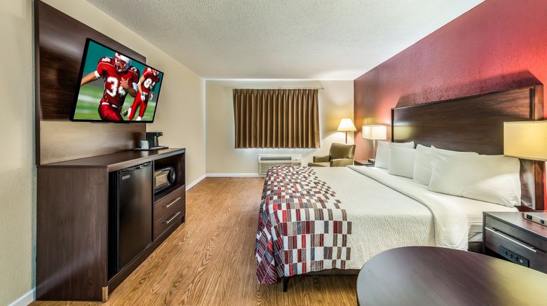 <b>Red Roof Inn & Suites Wapakoneta Room</b>. Images powered by <a href="https://www.leonardoworldwide.com/" title="Leonardo Worldwide" target="_blank">Leonardo</a>.