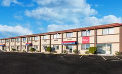 Red Roof Inn & Suites Wapakoneta