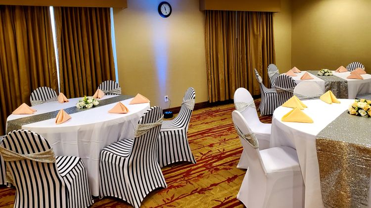 Holiday Inn Express Hotel & Suites Meeting