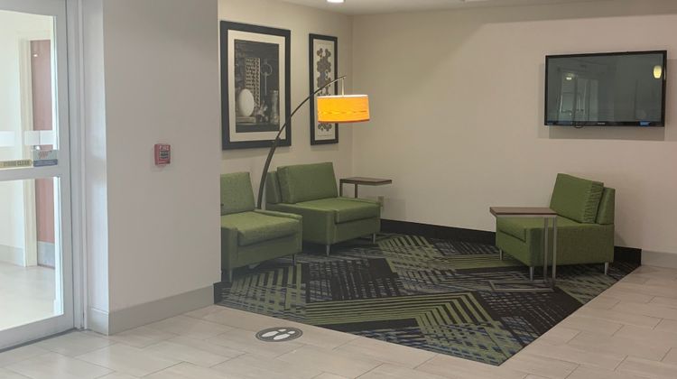 Holiday Inn Express McComb Lobby