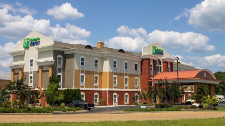 Holiday Inn Express McComb Exterior