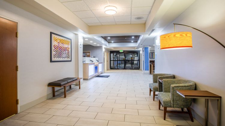 Holiday Inn Express Lewisburg Lobby