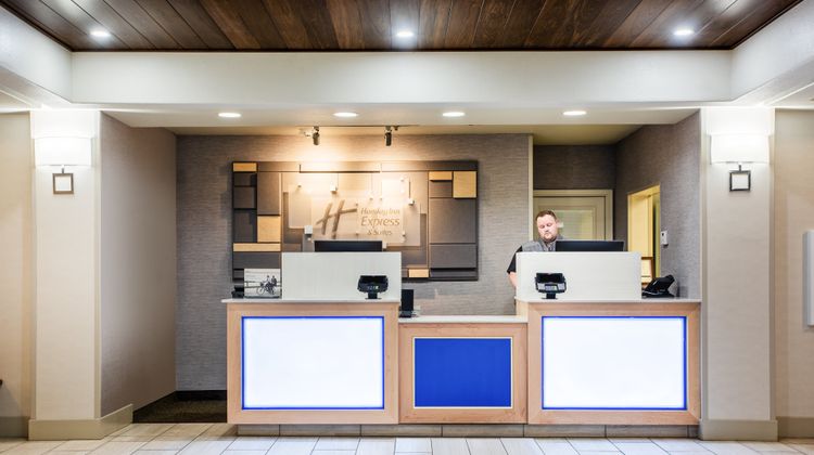 Holiday Inn Express Lewisburg Lobby