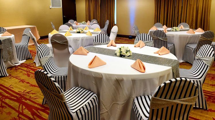 Holiday Inn Express Hotel & Suites Meeting