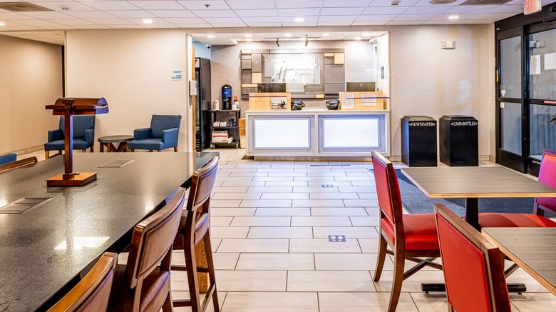 <b>Holiday Inn Express Lobby</b>. Images powered by <a href="https://www.leonardoworldwide.com/" title="Leonardo Worldwide" target="_blank">Leonardo</a>.