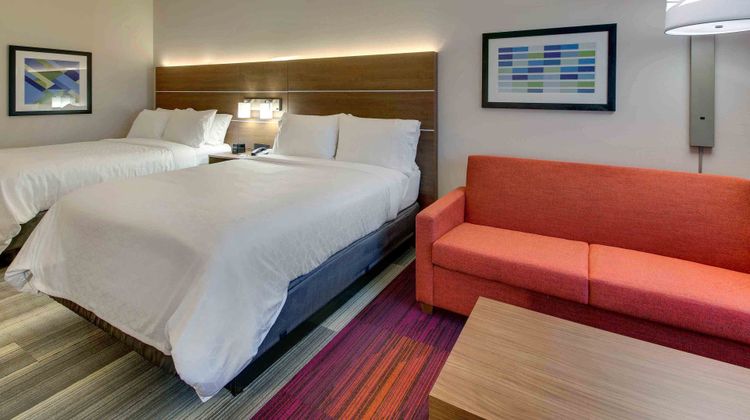 Holiday Inn Express & Suites MetroCenter Suite