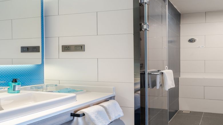 <b>Holiday Inn Express High Tech Zone Room</b>. Images powered by <a href="https://www.leonardoworldwide.com/" title="Leonardo Worldwide" target="_blank">Leonardo</a>.