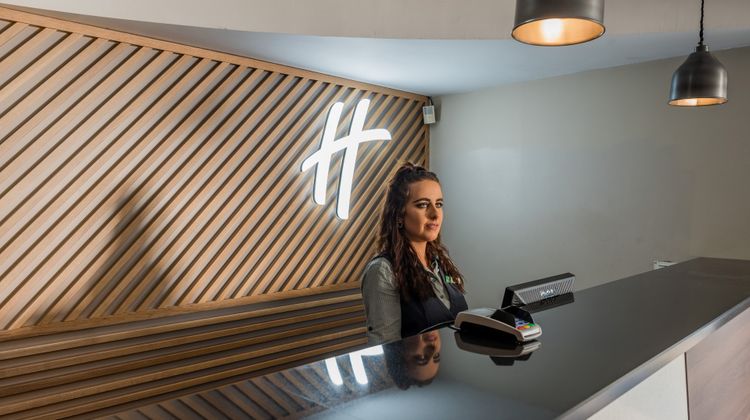 Holiday Inn Manchester West Lobby