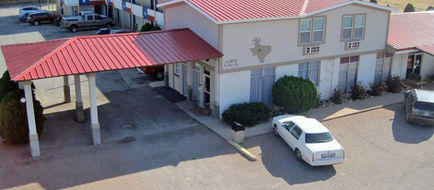 Scottish Inns & Suites Exterior