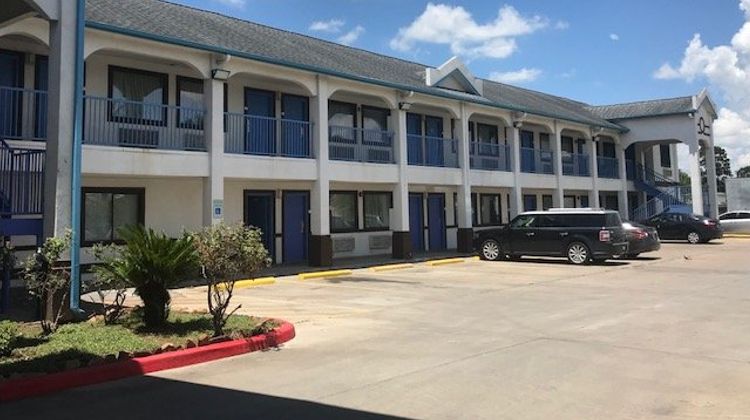Scottish Inns and Suites Rosenberg Exterior