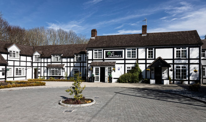 The Limes Country Lodge Hotel Exterior
