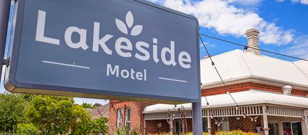 Hamilton Lakeside Motel Exterior
