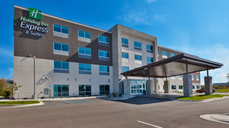 Holiday Inn Express & Stes Cedar Springs Exterior