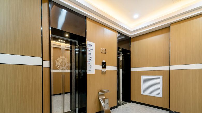 <b>Holiday Inn Express Jinan Jingshi Road Lobby</b>. Images powered by <a href="https://www.leonardoworldwide.com/" title="Leonardo Worldwide" target="_blank">Leonardo</a>.