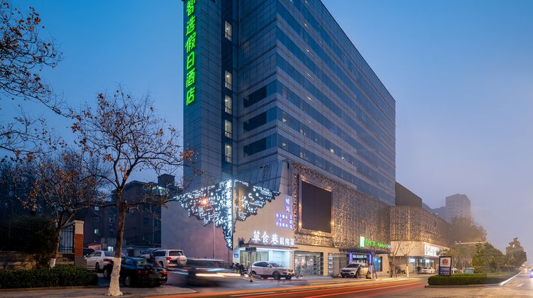 Holiday Inn Express Jinan Jingshi Road Exterior